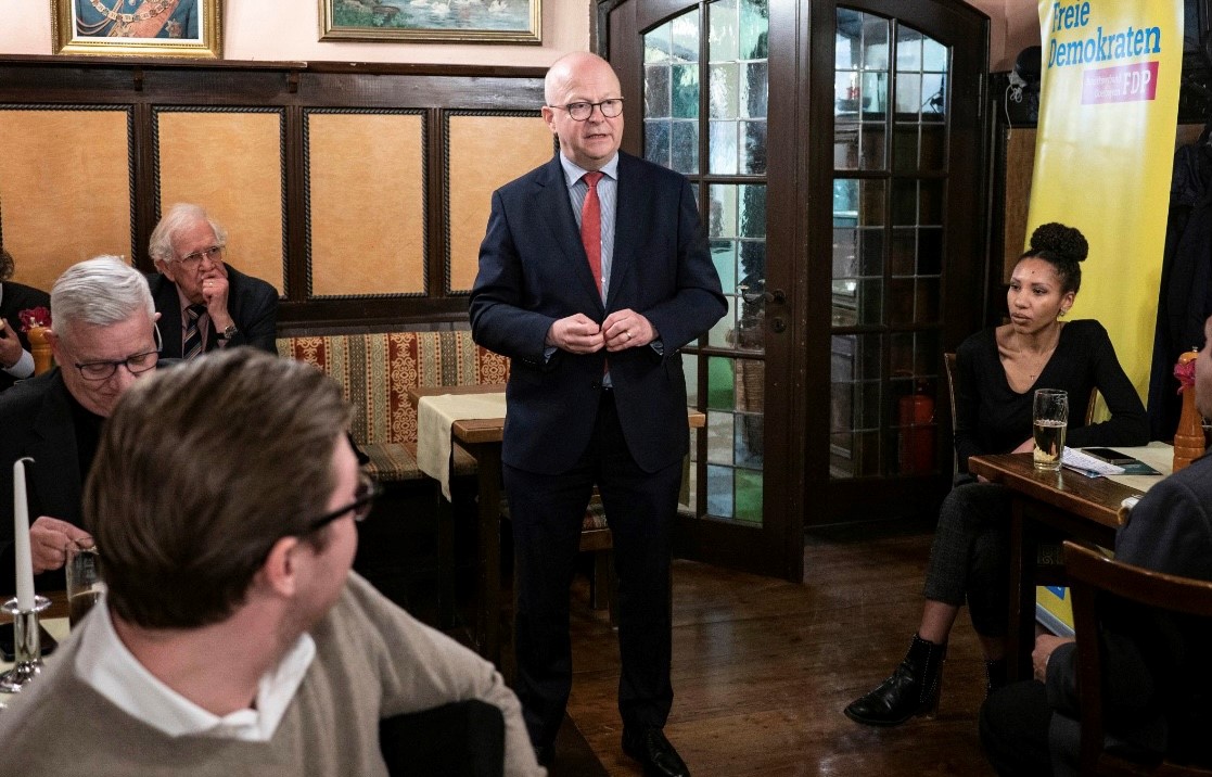 Michael Theurer redet