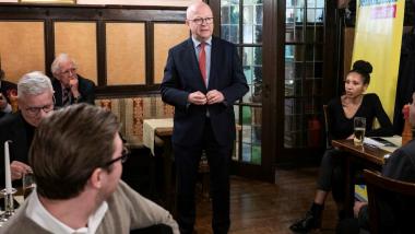 Michael Theurer redet