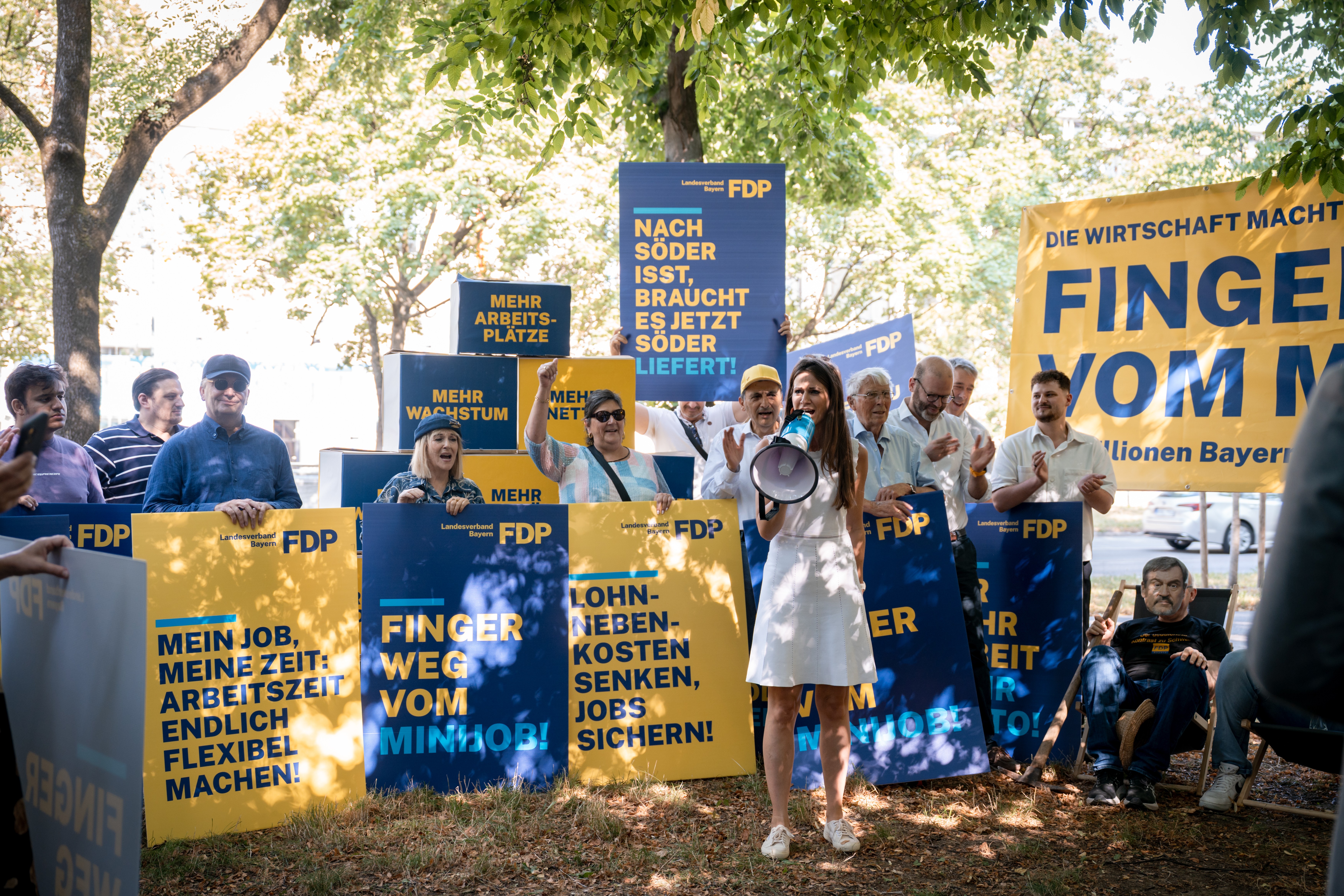 Protestaktion - Finger Weg vom Minijob